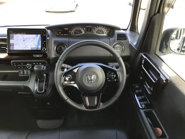 ホンダ Ｎ ＢＯＸ カスタム L ターボ 鳥取県 2021(令3)年 5.3万km プラチナホワイトパール ４・W・D/純正8インチナビ/フルセグ/DVD/CD/BT/USB/バックカメラ・ビルトインETC/前後ドライブレコーダー/前席シートヒーター/レーダークルーズコントロール/レーンキープアシスト/LEDヘットライト/フォグライト/純正15インチアルミホイール/プッシュエンジンスタート/レザー調シートカバー/アイドリングストップ/シートバックテーブル/フロアマット/ドアバイザー/スペアキー