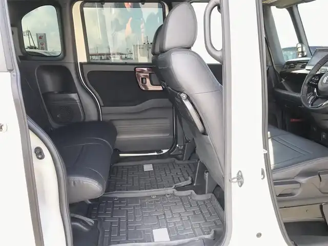 ホンダ Ｎ ＢＯＸ カスタム L ターボ 鳥取県 2021(令3)年 5.3万km プラチナホワイトパール ４・W・D/純正8インチナビ/フルセグ/DVD/CD/BT/USB/バックカメラ・ビルトインETC/前後ドライブレコーダー/前席シートヒーター/レーダークルーズコントロール/レーンキープアシスト/LEDヘットライト/フォグライト/純正15インチアルミホイール/プッシュエンジンスタート/レザー調シートカバー/アイドリングストップ/シートバックテーブル/フロアマット/ドアバイザー/スペアキー