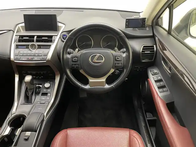 レクサス ＮＸ 300h バージョンL 岩手県 2015(平27)年 8.3万km ソニッククォーツ 純正SDナビ/（CD/DVD/AUX/Bluetooth/フルセグTV）/バックカメラ/クルーズコントロール/前後ドライブレコーダー/コーナーセンサー/パドルシフト/ステアリングスイッチ/サンルーフ/レザーシート/D/N席パワーシート/D席メモリーシート/D/N席シートヒーター/D/N席ベンチレーション/MTモード付AT/プッシュスタート/LEDヘッドライト/オートライト/ドアバイザー/スマートキー