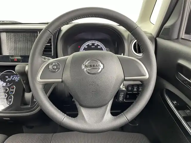 日産 デイズ ルークス X Vセレクション 大分県 2019(令1)年 4.6万km ホワイトソリッド/アイスブルー エマージェンシーブレーキ/コーナーセンサー/アラウンドビューモニター/前方ドライブレコーダー/革巻きステアリング/ドアバイザー/純正14インチアルミホイール/純正フロアマット/インテリキー/後席サンシェード/ハロゲンヘッドライト/両側パワースライドドア/スマートキー・プッシュスタート