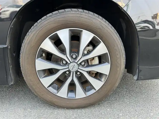 日産 セレナ ハイウェイスター Vセレクション 静岡県 2017(平29)年 3.4万km ダイヤモンドブラック ガソリン（ハイブリッド）/2WD(FF)/エマージェンシーブレーキ/両側パワースライドドア/フリップダウンモニター/9インチ純正ナビ【MM517D-L】/(FM/AM/CD/DVD/フルセグTV/Bluetooth)/アラウンドビューモニター/バックカメラ/クルーズコントロール/レーンキープアシスト/電動格納ミラー/アイドリングストップ/ステアリングスイッチ/オートライト/フロントフォグ/LEDヘッドライト/フルオートエアコン/プッシュスタート/スマートキー/純正フロアマット