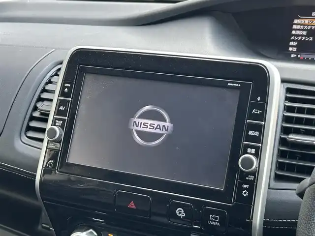 日産 セレナ ハイウェイスター Vセレクション 静岡県 2017(平29)年 3.4万km ダイヤモンドブラック ガソリン（ハイブリッド）/2WD(FF)/エマージェンシーブレーキ/両側パワースライドドア/フリップダウンモニター/9インチ純正ナビ【MM517D-L】/(FM/AM/CD/DVD/フルセグTV/Bluetooth)/アラウンドビューモニター/バックカメラ/クルーズコントロール/レーンキープアシスト/電動格納ミラー/アイドリングストップ/ステアリングスイッチ/オートライト/フロントフォグ/LEDヘッドライト/フルオートエアコン/プッシュスタート/スマートキー/純正フロアマット