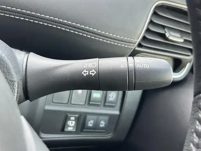 日産 セレナ ハイウェイスター Vセレクション 静岡県 2017(平29)年 3.4万km ダイヤモンドブラック ガソリン（ハイブリッド）/2WD(FF)/エマージェンシーブレーキ/両側パワースライドドア/フリップダウンモニター/9インチ純正ナビ【MM517D-L】/(FM/AM/CD/DVD/フルセグTV/Bluetooth)/アラウンドビューモニター/バックカメラ/クルーズコントロール/レーンキープアシスト/電動格納ミラー/アイドリングストップ/ステアリングスイッチ/オートライト/フロントフォグ/LEDヘッドライト/フルオートエアコン/プッシュスタート/スマートキー/純正フロアマット