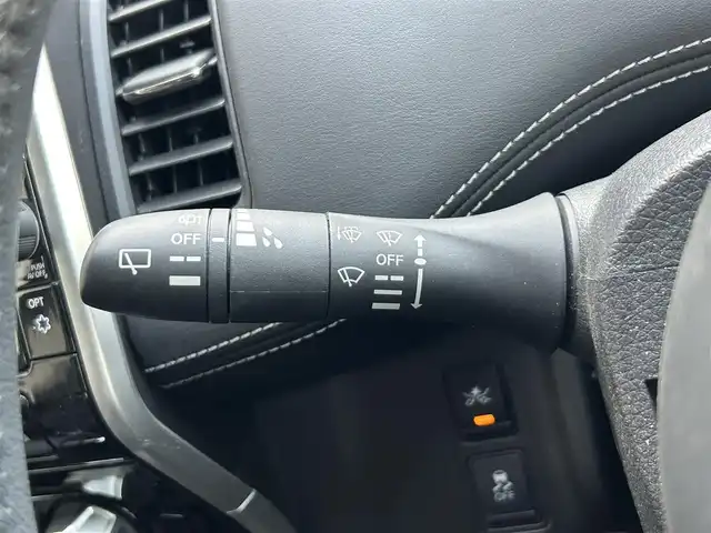 日産 セレナ ハイウェイスター Vセレクション 静岡県 2017(平29)年 3.4万km ダイヤモンドブラック ガソリン（ハイブリッド）/2WD(FF)/エマージェンシーブレーキ/両側パワースライドドア/フリップダウンモニター/9インチ純正ナビ【MM517D-L】/(FM/AM/CD/DVD/フルセグTV/Bluetooth)/アラウンドビューモニター/バックカメラ/クルーズコントロール/レーンキープアシスト/電動格納ミラー/アイドリングストップ/ステアリングスイッチ/オートライト/フロントフォグ/LEDヘッドライト/フルオートエアコン/プッシュスタート/スマートキー/純正フロアマット