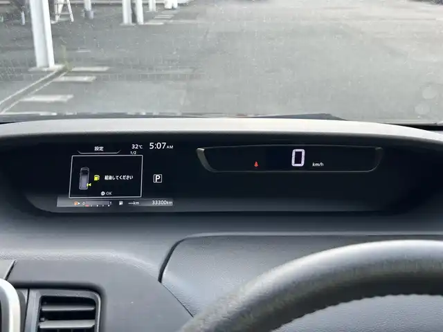 日産 セレナ ハイウェイスター Vセレクション 静岡県 2017(平29)年 3.4万km ダイヤモンドブラック ガソリン（ハイブリッド）/2WD(FF)/エマージェンシーブレーキ/両側パワースライドドア/フリップダウンモニター/9インチ純正ナビ【MM517D-L】/(FM/AM/CD/DVD/フルセグTV/Bluetooth)/アラウンドビューモニター/バックカメラ/クルーズコントロール/レーンキープアシスト/電動格納ミラー/アイドリングストップ/ステアリングスイッチ/オートライト/フロントフォグ/LEDヘッドライト/フルオートエアコン/プッシュスタート/スマートキー/純正フロアマット