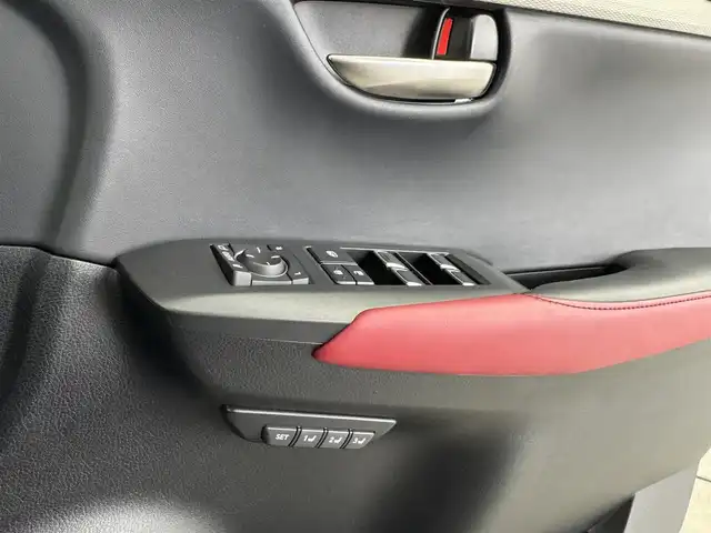 レクサス ＮＸ 300 Fスポーツ 愛知県 2017(平29)年 4.8万km ソニックチタニウム パノラマルーフ/純正ナビ　/（フルセグ／ＢＴ／ＣＤ／ＤＶＤ）　/マークレビンソンサウンドシステム　/レーダークルーズコントロール　/パドルシフト　/パノラミックビューモニター　/ブラインドスポットモニター/衝突軽減システム/レーンキープアシスト　/レザーシート（ブラック×レッド）　/電動リアゲート　/前席パワーシート　/運転席メモリーシート　/前席エアーシート/前席シートヒーター/ハンドルヒーター/ETC2.0/ドライブレコーダー
