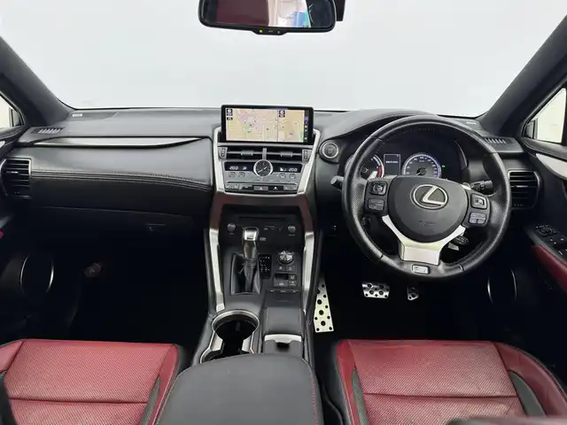 レクサス ＮＸ 300 Fスポーツ 愛知県 2017(平29)年 4.8万km ソニックチタニウム パノラマルーフ/純正ナビ　/（フルセグ／ＢＴ／ＣＤ／ＤＶＤ）　/マークレビンソンサウンドシステム　/レーダークルーズコントロール　/パドルシフト　/パノラミックビューモニター　/ブラインドスポットモニター/衝突軽減システム/レーンキープアシスト　/レザーシート（ブラック×レッド）　/電動リアゲート　/前席パワーシート　/運転席メモリーシート　/前席エアーシート/前席シートヒーター/ハンドルヒーター/ETC2.0/ドライブレコーダー