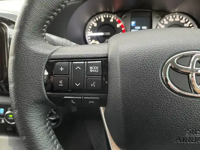 トヨタ ハイラックス Z 青森県 2020(令2)年 2.3万km スーパーホワイトⅡ 切替4WD/純正ナビ/ (CD/DVD/BT)/フルセグTV/バックカメラ/プリクラッシュセーフティ/レーンディパーチャーアラート/レーダークルーズコントロール/ロードサインアシスタント/先行車発進告知/アイドリングストップ/オートライト/LEDヘッドライト/フォグランプ/リアフォグランプ/ETC/コーナーセンサー/ヒルスタートアシストコントロール/社外エンジンスターター /社外マッドガード/社外シートカバー/社外トノカバー/純正サイドステップ/純正フロアマット/純正ドアバイザー/スペアキー/社外17インチアルミホイール/積込タイヤ/取扱説明書/保証書