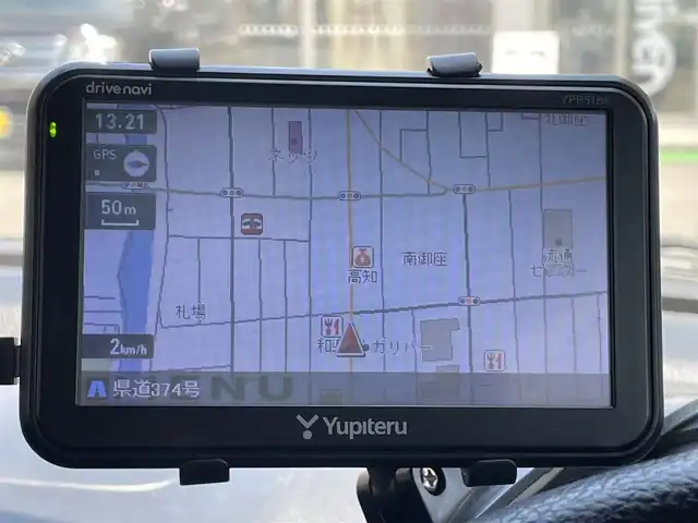 スズキ スイフト XG 高知県 2016(平28)年 1.7万km スターシルバーメタリック 純正オーディオ(AM/FM/CD)/ポータブルナビ(ワンセグ)/ETC/ドラレコ機能付きデジタルインナーミラー/プッシュスタート/スマートキー/純正フロアマット/純正ドアバイザー/ハロゲンヘッドライト/ヘッドランプレベライザー/電動格納ミラー/トノカバー/純正ホイールキャップ