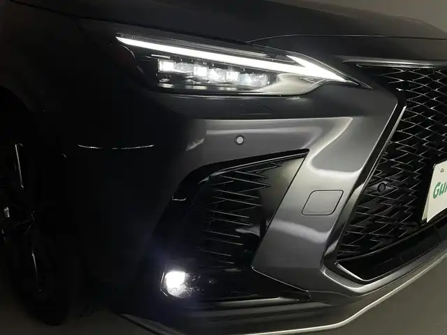 レクサス ＮＸ 350h Fスポーツ 群馬県 2023(令5)年 1.5万km ソニッククロム パノラマルーフ/ルーフレール/3眼フルLEDヘッドランプ/・3眼フルLEDヘッドランプ/・アダプティブハイビームシステム/・ヘッドランプクリーナー/・LEDコーナリングランプ/後席電動格納機能/・電動リクライニング/・電動格納/・後席シートヒーター/オレンジブレーキキャリパー/デジタルインナーミラー/＝＝＝＝＝/純正14インチディスプレイオーディオ/(AM/FM/Bluetooth/フルセグTV/USB/AppleCarPlay/AndroidAuto)/パノラミックビューモニター/ハンズフリーパワーバックドア/Lexus Safety System/・プリクラッシュセーフティシステム（検知機能付衝突回避支援タイプ）/・レーンディパーチャーアラート/・レーダークルーズコントロール（全車速追従機能付）/・レーントレーシングアシスト/レーンチェンジアシスト/・フロントクロストラフィックアラート/ブラインドスポットモニター/前席シートヒーター/シートベンチレーション/ステアリングヒーター/前席パワーシート(運転席メモリー機能)