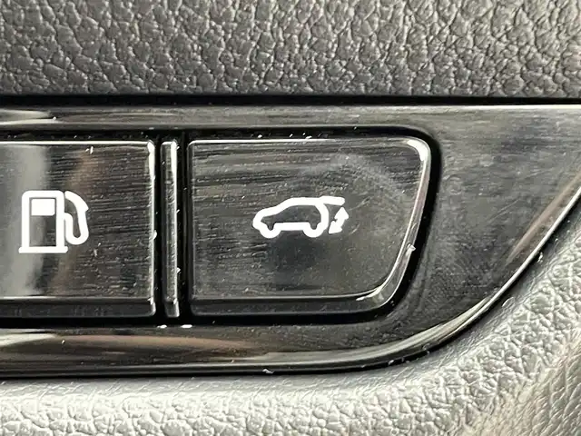 レクサス ＮＸ 350h Fスポーツ 群馬県 2023(令5)年 1.5万km ソニッククロム パノラマルーフ/ルーフレール/3眼フルLEDヘッドランプ/・3眼フルLEDヘッドランプ/・アダプティブハイビームシステム/・ヘッドランプクリーナー/・LEDコーナリングランプ/後席電動格納機能/・電動リクライニング/・電動格納/・後席シートヒーター/オレンジブレーキキャリパー/デジタルインナーミラー/＝＝＝＝＝/純正14インチディスプレイオーディオ/(AM/FM/Bluetooth/フルセグTV/USB/AppleCarPlay/AndroidAuto)/パノラミックビューモニター/ハンズフリーパワーバックドア/Lexus Safety System/・プリクラッシュセーフティシステム（検知機能付衝突回避支援タイプ）/・レーンディパーチャーアラート/・レーダークルーズコントロール（全車速追従機能付）/・レーントレーシングアシスト/レーンチェンジアシスト/・フロントクロストラフィックアラート/ブラインドスポットモニター/前席シートヒーター/シートベンチレーション/ステアリングヒーター/前席パワーシート(運転席メモリー機能)