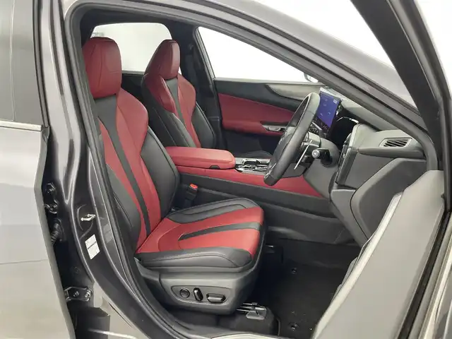 レクサス ＮＸ 350h Fスポーツ 群馬県 2023(令5)年 1.5万km ソニッククロム パノラマルーフ/ルーフレール/3眼フルLEDヘッドランプ/・3眼フルLEDヘッドランプ/・アダプティブハイビームシステム/・ヘッドランプクリーナー/・LEDコーナリングランプ/後席電動格納機能/・電動リクライニング/・電動格納/・後席シートヒーター/オレンジブレーキキャリパー/デジタルインナーミラー/＝＝＝＝＝/純正14インチディスプレイオーディオ/(AM/FM/Bluetooth/フルセグTV/USB/AppleCarPlay/AndroidAuto)/パノラミックビューモニター/ハンズフリーパワーバックドア/Lexus Safety System/・プリクラッシュセーフティシステム（検知機能付衝突回避支援タイプ）/・レーンディパーチャーアラート/・レーダークルーズコントロール（全車速追従機能付）/・レーントレーシングアシスト/レーンチェンジアシスト/・フロントクロストラフィックアラート/ブラインドスポットモニター/前席シートヒーター/シートベンチレーション/ステアリングヒーター/前席パワーシート(運転席メモリー機能)