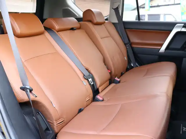 トヨタ ランドクルーザー プラド TX-L 70thアニバーサリーLTD 福島県 2021(令3)年 4.2万km アティチュードブラックマイカ  ワ ン オ ー ナ ー/ サ ン ル ー フ/ 純 正ディスプレイオーディオ(メーカーOP)/ 純 正 全 方 位 カ メ ラ/ ブ ラ ウ ン 革 シ ー ト / 前 左 右 パ ワ ー シ ー ト/ 前 左 右 シートヒーター・エアシート/ 2.0 E T C/ ス マ ー ト キ ー/ 寒 冷 地 仕 様/ ル ー フ レ ー ル/ 純 正 １ ８ イ ン チ ア ル ミ ホ イ ル/ 純 正 L E D ヘ ッ ド ラ イ ト/ 純 正 フ ォ グ ラ ン プ/ 新 車 保 証 書/ 取 扱 説 明 書/ 点 検 記 録 簿 有/　（R4・R5・R6）