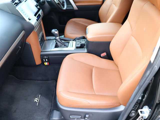 トヨタ ランドクルーザー プラド TX-L 70thアニバーサリーLTD 福島県 2021(令3)年 4.2万km アティチュードブラックマイカ  ワ ン オ ー ナ ー/ サ ン ル ー フ/ 純 正ディスプレイオーディオ(メーカーOP)/ 純 正 全 方 位 カ メ ラ/ ブ ラ ウ ン 革 シ ー ト / 前 左 右 パ ワ ー シ ー ト/ 前 左 右 シートヒーター・エアシート/ 2.0 E T C/ ス マ ー ト キ ー/ 寒 冷 地 仕 様/ ル ー フ レ ー ル/ 純 正 １ ８ イ ン チ ア ル ミ ホ イ ル/ 純 正 L E D ヘ ッ ド ラ イ ト/ 純 正 フ ォ グ ラ ン プ/ 新 車 保 証 書/ 取 扱 説 明 書/ 点 検 記 録 簿 有/　（R4・R5・R6）