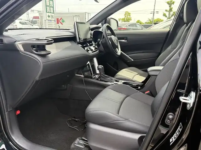 トヨタ カローラ クロス Z 徳島県 2023(令5)年 2.2万km アティチュードブラックマイカ 純正ナビ/(AM.FM.BT.Miracast.CarPlay.Android Auto)/電動リアゲート/トヨタセーフティセンス/全周囲カメラ/電動パーキング/オートホールド/ハーフレザーシート/前席シートヒーター/ＥＴＣ２．０/ＬＥＤヘッドライト/パワーシート/純正フロアマット