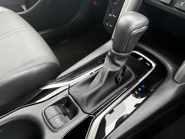 トヨタ カローラ クロス Z 徳島県 2023(令5)年 2.2万km アティチュードブラックマイカ 純正ナビ/(AM.FM.BT.Miracast.CarPlay.Android Auto)/電動リアゲート/トヨタセーフティセンス/全周囲カメラ/電動パーキング/オートホールド/ハーフレザーシート/前席シートヒーター/ＥＴＣ２．０/ＬＥＤヘッドライト/パワーシート/純正フロアマット