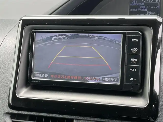 トヨタ ヴォクシー ZS 香川県 2014(平26)年 6.8万km ブラック 登録時走行距離：67683km/ディーラー純正ナビ/バックカメラ/純正11型フリップダウンモニター/両側パワースライドドア/LEDヘッドライト/オートライト/フォグランプ/ビルトインETC/ロールサンシェード/プッシュスタート/スマートキー/スペアキー