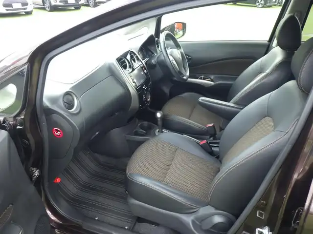 日産 ノート メダリスト エマージェンシーB 千葉県 2015(平27)年 6.8万km インペリアルアンバーP エマージェンシーブレーキ/ハーフレザーシート/純正SDナビ/地デジTV/【DVD/CD再生機能　Bluetooth接続】/アラウンドビューモニター/ドライブレコーダー（前後撮影）/革巻きステアリング/LEDヘッドライト/ウインカーミラー/コーナーセンサー/純正15インチアルミホイル/インテリジェントキー