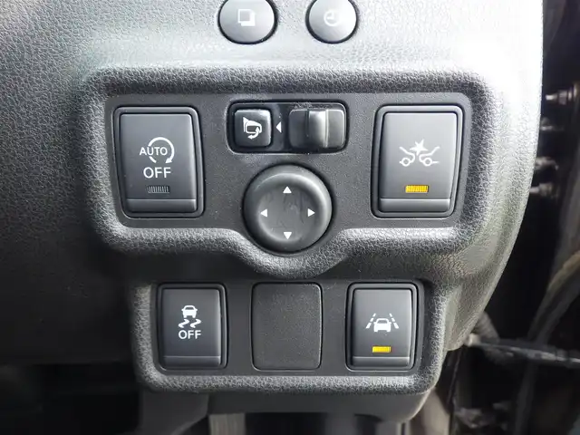 日産 ノート メダリスト エマージェンシーB 千葉県 2015(平27)年 6.8万km インペリアルアンバーP エマージェンシーブレーキ/ハーフレザーシート/純正SDナビ/地デジTV/【DVD/CD再生機能　Bluetooth接続】/アラウンドビューモニター/ドライブレコーダー（前後撮影）/革巻きステアリング/LEDヘッドライト/ウインカーミラー/コーナーセンサー/純正15インチアルミホイル/インテリジェントキー