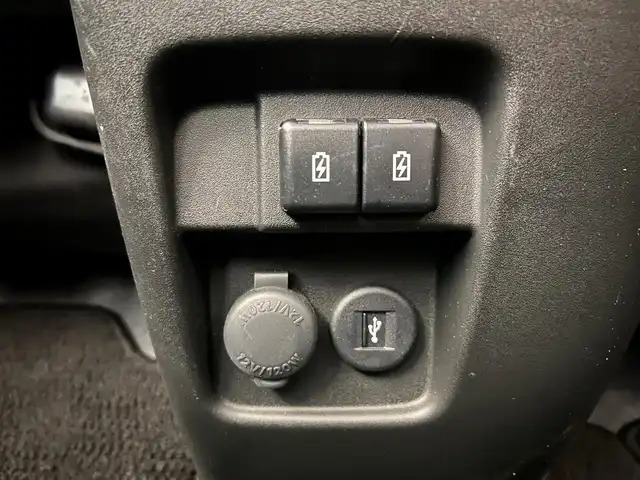 スズキ スペーシア カスタム HYBRID XS 佐賀県 2022(令4)年 1.6万km ピュアホワイトP 純正８インチナビ/ＡＭ/ＦＭ/CD/DVD/Bluetooth/フルセグTV/全方位カメラ/クルーズコントロール(追従あり)/衝突被害軽減システム/レーンアシスト/ハーフレザーシート/シートヒーター/ETC/LEDヘッドライト/フォグランプ/オートエアコン/リアサーキュレーター/盗難防止装置/横滑り防止装置/車線逸脱警報/オートライト/スマートキー/プッシュスタート/フロアマット/純正15インチアルミホイール/ステアリングスイッチ/電動格納ミラー/コーナーセンサー