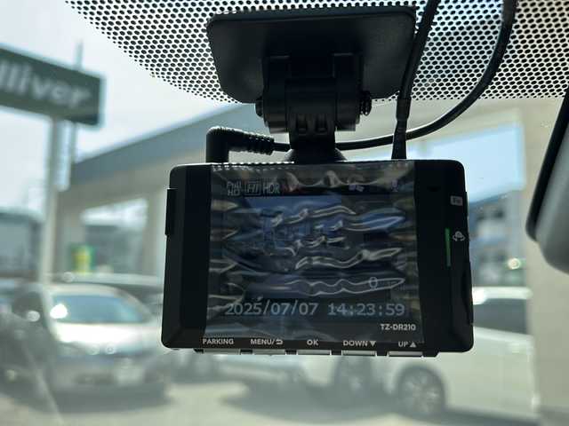 トヨタ プリウス α S 兵庫県 2018(平30)年 1.7万km ダークブルーマイカ ワンオーナー/純正SDナビ　Alpine/Bluetooth・AM/FM・HDMI・CD・DVD/フルセグTV(走行中視聴可能)/バックカメラ/ドライブレコーダー/ビルトインETC/アンチロック・ブレーキ・システム/衝突被害軽減システム/横滑り防止装置/盗難防止装置/レーンキープアシスト/アダプティブクルーズコントロール/アイドリングストップ/オートライト/オートマチックハイビーム/エアバッグ(W+サイド)/カーテンエアバッグ/LEDヘッドライト/純正フロアマット/スペアキー×1/取扱説明書/保証書/記録簿