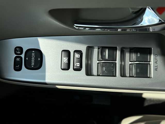 トヨタ プリウス α S 兵庫県 2018(平30)年 1.7万km ダークブルーマイカ ワンオーナー/純正SDナビ　Alpine/Bluetooth・AM/FM・HDMI・CD・DVD/フルセグTV(走行中視聴可能)/バックカメラ/ドライブレコーダー/ビルトインETC/アンチロック・ブレーキ・システム/衝突被害軽減システム/横滑り防止装置/盗難防止装置/レーンキープアシスト/アダプティブクルーズコントロール/アイドリングストップ/オートライト/オートマチックハイビーム/エアバッグ(W+サイド)/カーテンエアバッグ/LEDヘッドライト/純正フロアマット/スペアキー×1/取扱説明書/保証書/記録簿