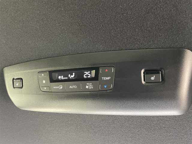 ホンダ ステップワゴン スパーダ eHEV プレミアムライン 愛知県 2023(令5)年 1.4万km プラチナホワイトパール 純正11.4インチナビ/フルセグ/DVD/CD/USB/アラウンドビューモニター/ホンダセンシング/ハーフレザーシート/ブラインドスポットモニター/両側パワースライドドア/電動リアゲート/オットマンチェア/シートヒーターD+N/純正前後ドライブレコーダー/ETC/LEDヘッドライト/スマートキー×2