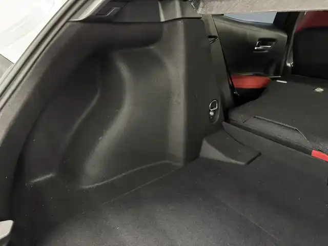 トヨタ カローラ スポーツ ハイブリッドG Z 三重県 2022(令4)年 1.6万km プラチナホワイトパールマイカ ハイブリッド/FF/フロアCVT/【OP】純正 9インチディスプレイオーディオ/（AM/FM/USB/iPod/Bluetooth/Miracast/AppleCarPlay/AndroidAuto）/バックガイドモニター/TOM’S スタイリングパーツセット（フロント、サイド、リヤバンパーディフューザー）/ビルトインETC/Toyota Safety Sense/●プリクラッシュセーフティ/●レーントレーシングアシスト/●レーダークルコン（全車速追従機能付）/●オートハイビーム/●ロードサインアシスト/・パーキングサポートブレーキ（前後静止物）/・【OP】ブラインドスポットモニター＋パーキングサポートブレーキ（後方接近車両）/・車両接近通報装置/装備/・【OP】本革＋ウルトラスエード ハーフレザーシート（運転席電動ランバーサポート付）/・シートヒーター（D/N）/・左右独立温度コントロールフルオートエアコン/・オートライト/・LED ヘッドランプ＆フロントフォグランプ/・電子パーキングブレーキ/・オートブレーキホールド/・ステアリングスイッチ/・プッシュスタート/・純正18inAW/・保/取/マルチ取/・スマートキーx2/など