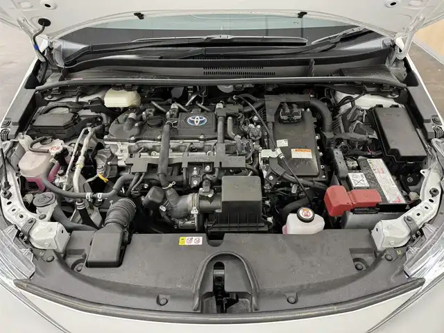 トヨタ カローラ スポーツ ハイブリッドG Z 三重県 2022(令4)年 1.6万km プラチナホワイトパールマイカ ハイブリッド/FF/フロアCVT/【OP】純正 9インチディスプレイオーディオ/（AM/FM/USB/iPod/Bluetooth/Miracast/AppleCarPlay/AndroidAuto）/バックガイドモニター/TOM’S スタイリングパーツセット（フロント、サイド、リヤバンパーディフューザー）/ビルトインETC/Toyota Safety Sense/●プリクラッシュセーフティ/●レーントレーシングアシスト/●レーダークルコン（全車速追従機能付）/●オートハイビーム/●ロードサインアシスト/・パーキングサポートブレーキ（前後静止物）/・【OP】ブラインドスポットモニター＋パーキングサポートブレーキ（後方接近車両）/・車両接近通報装置/装備/・【OP】本革＋ウルトラスエード ハーフレザーシート（運転席電動ランバーサポート付）/・シートヒーター（D/N）/・左右独立温度コントロールフルオートエアコン/・オートライト/・LED ヘッドランプ＆フロントフォグランプ/・電子パーキングブレーキ/・オートブレーキホールド/・ステアリングスイッチ/・プッシュスタート/・純正18inAW/・保/取/マルチ取/・スマートキーx2/など