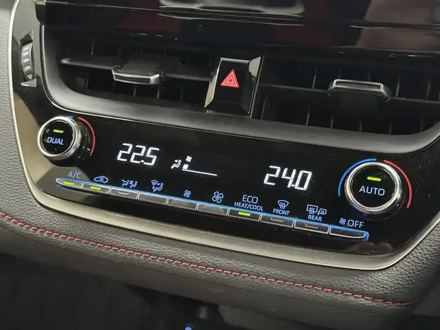 トヨタ カローラ スポーツ ハイブリッドG Z 三重県 2022(令4)年 1.6万km プラチナホワイトパールマイカ ハイブリッド/FF/フロアCVT/【OP】純正 9インチディスプレイオーディオ/（AM/FM/USB/iPod/Bluetooth/Miracast/AppleCarPlay/AndroidAuto）/バックガイドモニター/TOM’S スタイリングパーツセット（フロント、サイド、リヤバンパーディフューザー）/ビルトインETC/Toyota Safety Sense/●プリクラッシュセーフティ/●レーントレーシングアシスト/●レーダークルコン（全車速追従機能付）/●オートハイビーム/●ロードサインアシスト/・パーキングサポートブレーキ（前後静止物）/・【OP】ブラインドスポットモニター＋パーキングサポートブレーキ（後方接近車両）/・車両接近通報装置/装備/・【OP】本革＋ウルトラスエード ハーフレザーシート（運転席電動ランバーサポート付）/・シートヒーター（D/N）/・左右独立温度コントロールフルオートエアコン/・オートライト/・LED ヘッドランプ＆フロントフォグランプ/・電子パーキングブレーキ/・オートブレーキホールド/・ステアリングスイッチ/・プッシュスタート/・純正18inAW/・保/取/マルチ取/・スマートキーx2/など