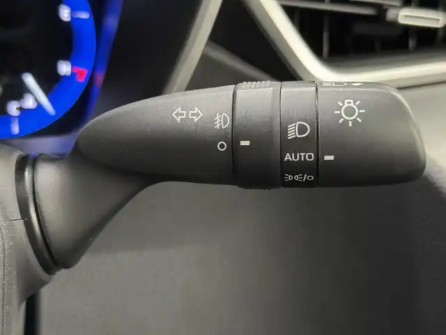 トヨタ カローラ スポーツ ハイブリッドG Z 三重県 2022(令4)年 1.6万km プラチナホワイトパールマイカ ハイブリッド/FF/フロアCVT/【OP】純正 9インチディスプレイオーディオ/（AM/FM/USB/iPod/Bluetooth/Miracast/AppleCarPlay/AndroidAuto）/バックガイドモニター/TOM’S スタイリングパーツセット（フロント、サイド、リヤバンパーディフューザー）/ビルトインETC/Toyota Safety Sense/●プリクラッシュセーフティ/●レーントレーシングアシスト/●レーダークルコン（全車速追従機能付）/●オートハイビーム/●ロードサインアシスト/・パーキングサポートブレーキ（前後静止物）/・【OP】ブラインドスポットモニター＋パーキングサポートブレーキ（後方接近車両）/・車両接近通報装置/装備/・【OP】本革＋ウルトラスエード ハーフレザーシート（運転席電動ランバーサポート付）/・シートヒーター（D/N）/・左右独立温度コントロールフルオートエアコン/・オートライト/・LED ヘッドランプ＆フロントフォグランプ/・電子パーキングブレーキ/・オートブレーキホールド/・ステアリングスイッチ/・プッシュスタート/・純正18inAW/・保/取/マルチ取/・スマートキーx2/など