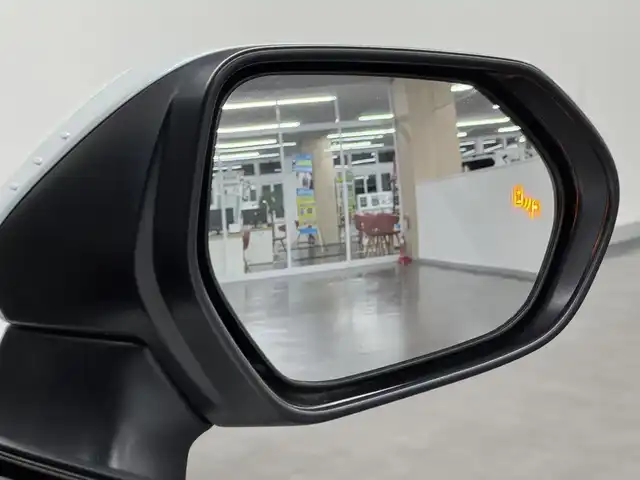 トヨタ カローラ スポーツ ハイブリッドG Z 三重県 2022(令4)年 1.6万km プラチナホワイトパールマイカ ハイブリッド/FF/フロアCVT/【OP】純正 9インチディスプレイオーディオ/（AM/FM/USB/iPod/Bluetooth/Miracast/AppleCarPlay/AndroidAuto）/バックガイドモニター/TOM’S スタイリングパーツセット（フロント、サイド、リヤバンパーディフューザー）/ビルトインETC/Toyota Safety Sense/●プリクラッシュセーフティ/●レーントレーシングアシスト/●レーダークルコン（全車速追従機能付）/●オートハイビーム/●ロードサインアシスト/・パーキングサポートブレーキ（前後静止物）/・【OP】ブラインドスポットモニター＋パーキングサポートブレーキ（後方接近車両）/・車両接近通報装置/装備/・【OP】本革＋ウルトラスエード ハーフレザーシート（運転席電動ランバーサポート付）/・シートヒーター（D/N）/・左右独立温度コントロールフルオートエアコン/・オートライト/・LED ヘッドランプ＆フロントフォグランプ/・電子パーキングブレーキ/・オートブレーキホールド/・ステアリングスイッチ/・プッシュスタート/・純正18inAW/・保/取/マルチ取/・スマートキーx2/など