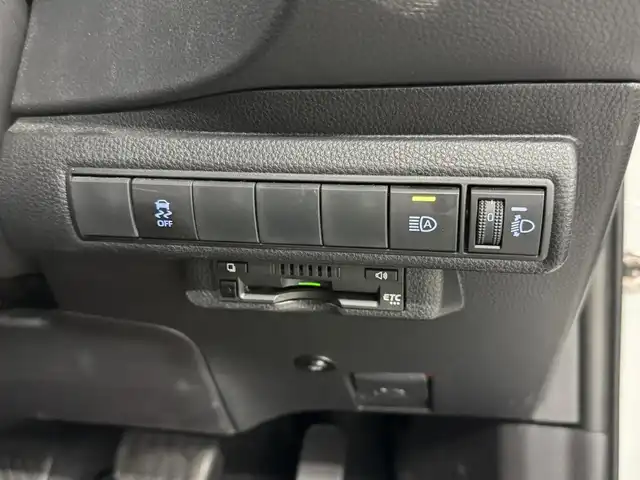 トヨタ カローラ スポーツ ハイブリッドG Z 三重県 2022(令4)年 1.6万km プラチナホワイトパールマイカ ハイブリッド/FF/フロアCVT/【OP】純正 9インチディスプレイオーディオ/（AM/FM/USB/iPod/Bluetooth/Miracast/AppleCarPlay/AndroidAuto）/バックガイドモニター/TOM’S スタイリングパーツセット（フロント、サイド、リヤバンパーディフューザー）/ビルトインETC/Toyota Safety Sense/●プリクラッシュセーフティ/●レーントレーシングアシスト/●レーダークルコン（全車速追従機能付）/●オートハイビーム/●ロードサインアシスト/・パーキングサポートブレーキ（前後静止物）/・【OP】ブラインドスポットモニター＋パーキングサポートブレーキ（後方接近車両）/・車両接近通報装置/装備/・【OP】本革＋ウルトラスエード ハーフレザーシート（運転席電動ランバーサポート付）/・シートヒーター（D/N）/・左右独立温度コントロールフルオートエアコン/・オートライト/・LED ヘッドランプ＆フロントフォグランプ/・電子パーキングブレーキ/・オートブレーキホールド/・ステアリングスイッチ/・プッシュスタート/・純正18inAW/・保/取/マルチ取/・スマートキーx2/など