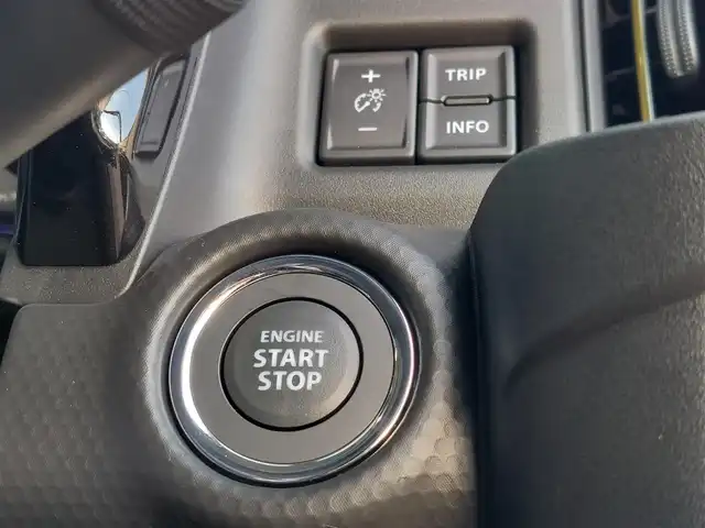 スズキ ハスラー HYBRID X 東京都 2025(令7)年 0.1千km クールカーキパールメタリック/ソフトベージュメタリック スズキセーフティサポート/・デュアルカメラブレーキサポート/・誤発進抑制機能/・車線逸脱抑制機能/・車線逸脱警報機能/・ふらつき警報機能/・先行車発進お知らせ機能/・アダプティブクルーズコントロール/・ハイビームアシスト/・標識認識機能/・後退時ブレーキサポート/・後方誤発進抑制機能/純正9インチメモリーナビ/・地デジTV/・DVD/CD/・スマートフォン連携機能/・USBソケット/・全方位モニター用カメラ/LEDヘッドランプ/SRSサイドエアバッグ/カーテンエアバッグ/リヤパーキングセンサー（後方誤発進抑制機能付）/運転席助手席シートヒーター