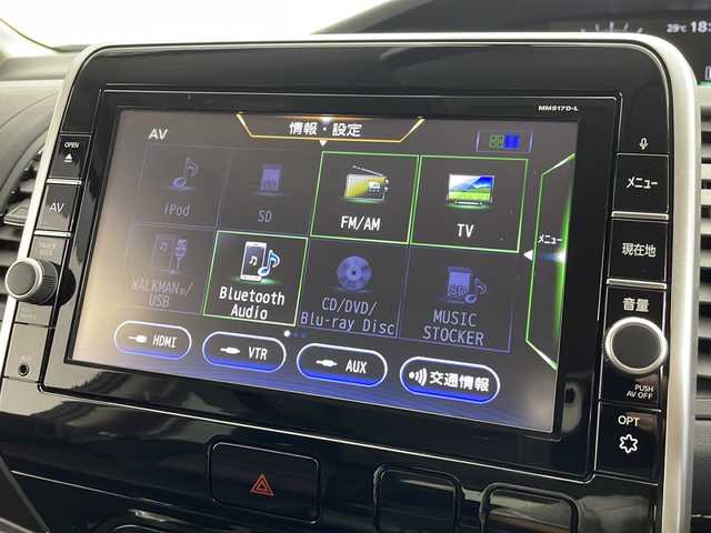 日産 セレナ ハイウェイスター 千葉県 2018(平30)年 6.3万km ダイヤモンドブラック 片側パワースライドドア/ハンズフリーオートスライドドア/純正9インチナビ/・型式：MM517D-L/・CD/DVD/Bluetooth/フルセグTV/AppleCarPlay/バックカメラ/クルーズコントロール/インテリジェントエマージェンシーブレーキ/LEDオートヘッドライト/ヘッドライトレベライザー/スマートマルチセンターシート/UVカット断熱グリーンガラス/ECOモードスイッチ/ビルトインETC/本革巻き3本スポークステアリング/純正16インチアルミホイール/ハイウェイスター専用サスペンション/デュアルバックドア/ステアリングスイッチ/オートエアコン/アイドリングストップ/ドアバイザー/プッシュスタート/インテリジェントキー/スペアキー1本/禁煙車