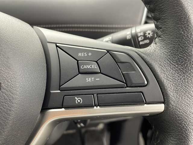 日産 セレナ ハイウェイスター 千葉県 2018(平30)年 6.3万km ダイヤモンドブラック 片側パワースライドドア/ハンズフリーオートスライドドア/純正9インチナビ/・型式：MM517D-L/・CD/DVD/Bluetooth/フルセグTV/AppleCarPlay/バックカメラ/クルーズコントロール/インテリジェントエマージェンシーブレーキ/LEDオートヘッドライト/ヘッドライトレベライザー/スマートマルチセンターシート/UVカット断熱グリーンガラス/ECOモードスイッチ/ビルトインETC/本革巻き3本スポークステアリング/純正16インチアルミホイール/ハイウェイスター専用サスペンション/デュアルバックドア/ステアリングスイッチ/オートエアコン/アイドリングストップ/ドアバイザー/プッシュスタート/インテリジェントキー/スペアキー1本/禁煙車