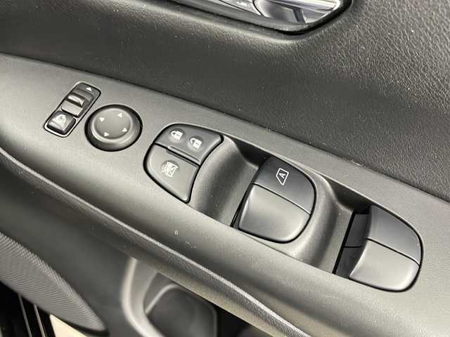 日産 セレナ ハイウェイスター 千葉県 2018(平30)年 6.3万km ダイヤモンドブラック 片側パワースライドドア/ハンズフリーオートスライドドア/純正9インチナビ/・型式：MM517D-L/・CD/DVD/Bluetooth/フルセグTV/AppleCarPlay/バックカメラ/クルーズコントロール/インテリジェントエマージェンシーブレーキ/LEDオートヘッドライト/ヘッドライトレベライザー/スマートマルチセンターシート/UVカット断熱グリーンガラス/ECOモードスイッチ/ビルトインETC/本革巻き3本スポークステアリング/純正16インチアルミホイール/ハイウェイスター専用サスペンション/デュアルバックドア/ステアリングスイッチ/オートエアコン/アイドリングストップ/ドアバイザー/プッシュスタート/インテリジェントキー/スペアキー1本/禁煙車