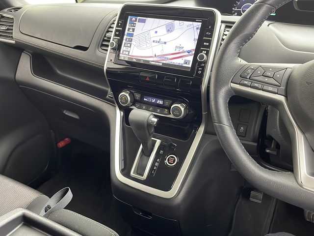 日産 セレナ ハイウェイスター 千葉県 2018(平30)年 6.3万km ダイヤモンドブラック 片側パワースライドドア/ハンズフリーオートスライドドア/純正9インチナビ/・型式：MM517D-L/・CD/DVD/Bluetooth/フルセグTV/AppleCarPlay/バックカメラ/クルーズコントロール/インテリジェントエマージェンシーブレーキ/LEDオートヘッドライト/ヘッドライトレベライザー/スマートマルチセンターシート/UVカット断熱グリーンガラス/ECOモードスイッチ/ビルトインETC/本革巻き3本スポークステアリング/純正16インチアルミホイール/ハイウェイスター専用サスペンション/デュアルバックドア/ステアリングスイッチ/オートエアコン/アイドリングストップ/ドアバイザー/プッシュスタート/インテリジェントキー/スペアキー1本/禁煙車