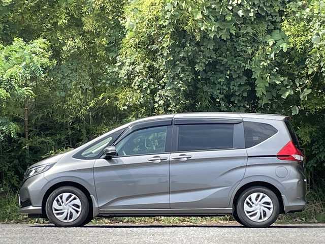 ホンダ フリード＋ G ホンダセンシング 大分県 2020(令2)年 3万km スーパープラチナグレーメタリック ワンオーナー/禁煙車/両側パワースライドドア/純正メモリーナビ/フルセグ/DVD/Bluetooth/バックカメラ/アダプティブクルーズコントロール/レーンキープアシスト/ビルトインETC/純正LEDヘッドライト/オートライトコントロール/スマートキー/エンジンプッシュスタート /リアソナー/アイドリングストップ