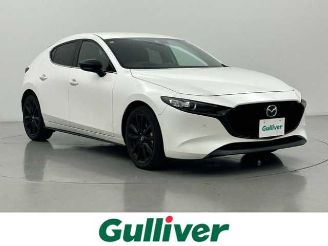 マツダ マツダ３ファストバック 15S ブラックトーンED 熊本県 2023(令5)年 1.9万km スノーフレイクホワイトパールマイカ 純正ナビ（ＣＤ・ＤＶＤ・フルセグ・ＢＴ・ＳＤ・ＵＳＢ）/全周囲カメラ　/ＥＴＣ　/前後クリアランスソナー　/レーダークルーズコントロール　/横滑り防止/アイドリングストップ/オートライト　/ＬＥＤヘッドライト　/社外フロアマット　/保証書　/取扱説明書