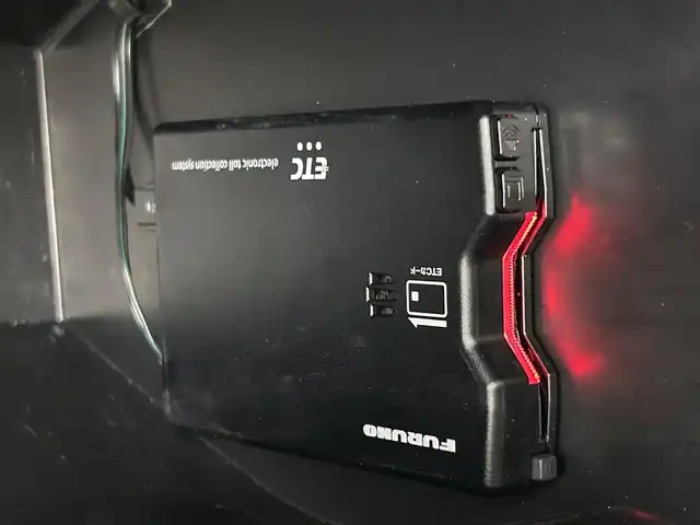 マツダ マツダ３ファストバック 15S ブラックトーンED 熊本県 2023(令5)年 1.9万km スノーフレイクホワイトパールマイカ 純正ナビ（ＣＤ・ＤＶＤ・フルセグ・ＢＴ・ＳＤ・ＵＳＢ）/全周囲カメラ　/ＥＴＣ　/前後クリアランスソナー　/レーダークルーズコントロール　/横滑り防止/アイドリングストップ/オートライト　/ＬＥＤヘッドライト　/社外フロアマット　/保証書　/取扱説明書