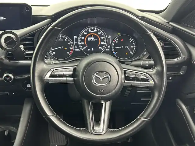 マツダ マツダ３ファストバック 15S ブラックトーンED 熊本県 2023(令5)年 1.9万km スノーフレイクホワイトパールマイカ 純正ナビ（ＣＤ・ＤＶＤ・フルセグ・ＢＴ・ＳＤ・ＵＳＢ）/全周囲カメラ　/ＥＴＣ　/前後クリアランスソナー　/レーダークルーズコントロール　/横滑り防止/アイドリングストップ/オートライト　/ＬＥＤヘッドライト　/社外フロアマット　/保証書　/取扱説明書