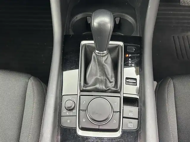 マツダ マツダ３ファストバック 15S ブラックトーンED 熊本県 2023(令5)年 1.9万km スノーフレイクホワイトパールマイカ 純正ナビ（ＣＤ・ＤＶＤ・フルセグ・ＢＴ・ＳＤ・ＵＳＢ）/全周囲カメラ　/ＥＴＣ　/前後クリアランスソナー　/レーダークルーズコントロール　/横滑り防止/アイドリングストップ/オートライト　/ＬＥＤヘッドライト　/社外フロアマット　/保証書　/取扱説明書