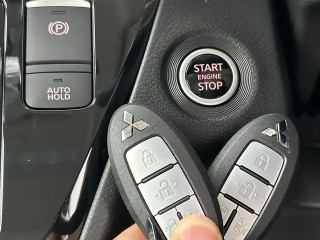 三菱 デリカミニ T プレミアム 三重県 2025(令7)年 0.1千km アイボリー /届出済未使用車//純正9インチナビ//全方位カメラ//マイパイロット//両側パワースライドドア//前席シートヒーター//ステアリングヒーター//レーダークルーズコントロール//レーンキープアシスト//デジタルインナーミラー//ステアリングスイッチ//ダウンヒルコントロール//スマートキー