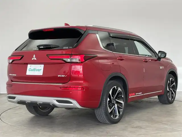 三菱 アウトランダー ＰＨＥＶ P 埼玉県 2022(令4)年 3万km レッドダイヤモンド サンルーフ　/純正９インチナビ　/マルチアラウンドモニター　/ＢＳＩ　/ＨＵＤ　/黒レザー　/ＢＯＳＥサウンド　/マイパイロット　/ミラー型ドラレコ　/ＥＴＣ２．０　/メモリシート　/ワイヤレス充電　/ステアリングヒーター