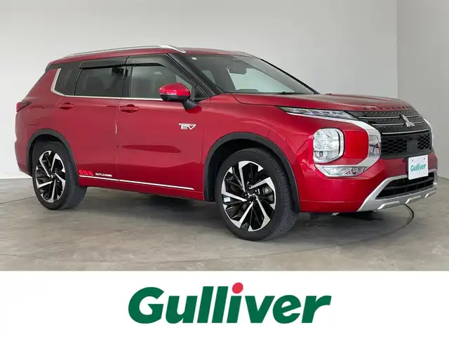 三菱 アウトランダー ＰＨＥＶ P 埼玉県 2022(令4)年 3万km レッドダイヤモンド サンルーフ　/純正９インチナビ　/マルチアラウンドモニター　/ＢＳＩ　/ＨＵＤ　/黒レザー　/ＢＯＳＥサウンド　/マイパイロット　/ミラー型ドラレコ　/ＥＴＣ２．０　/メモリシート　/ワイヤレス充電　/ステアリングヒーター
