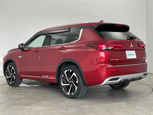 三菱 アウトランダー ＰＨＥＶ P 埼玉県 2022(令4)年 3万km レッドダイヤモンド サンルーフ　/純正９インチナビ　/マルチアラウンドモニター　/ＢＳＩ　/ＨＵＤ　/黒レザー　/ＢＯＳＥサウンド　/マイパイロット　/ミラー型ドラレコ　/ＥＴＣ２．０　/メモリシート　/ワイヤレス充電　/ステアリングヒーター