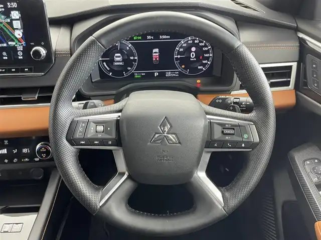 三菱 アウトランダー ＰＨＥＶ P 埼玉県 2022(令4)年 3万km レッドダイヤモンド サンルーフ　/純正９インチナビ　/マルチアラウンドモニター　/ＢＳＩ　/ＨＵＤ　/黒レザー　/ＢＯＳＥサウンド　/マイパイロット　/ミラー型ドラレコ　/ＥＴＣ２．０　/メモリシート　/ワイヤレス充電　/ステアリングヒーター