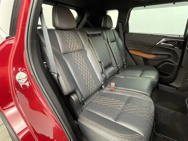 三菱 アウトランダー ＰＨＥＶ P 埼玉県 2022(令4)年 3万km レッドダイヤモンド サンルーフ　/純正９インチナビ　/マルチアラウンドモニター　/ＢＳＩ　/ＨＵＤ　/黒レザー　/ＢＯＳＥサウンド　/マイパイロット　/ミラー型ドラレコ　/ＥＴＣ２．０　/メモリシート　/ワイヤレス充電　/ステアリングヒーター