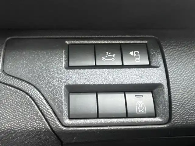 プジョー ３００８ GTライン ブルー HDi 香川県 2020(令2)年 3.4万km パール アクティブセーフティブレーキ/インテルジェントハイビーム/レーンキープアシスト/ブラインドスポットモニター/純正ナビ/地デジ/BT/AppleCarPlay/ワイヤレス充電/ハーフレザーシート/シートヒーター/コーナーセンサー/ACC/パワーバックドア/スマートキー/パドルシフト/バックサイドカメラ/純正18インチアルミ